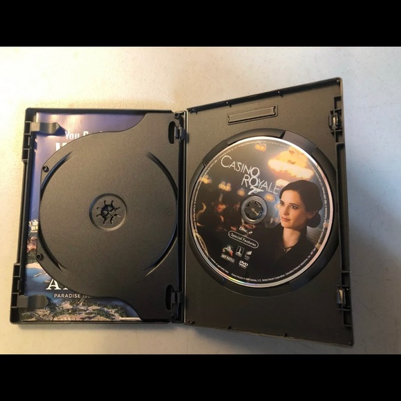 James Bond in Casino Royale (DVD, 2007, 2-Disc Set, Widescreen Edition PG-13) - Picture 4 of 10